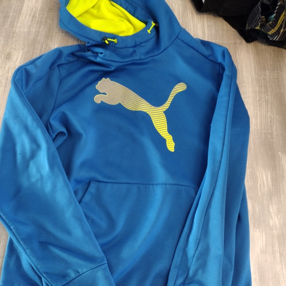 Men's size small puma hoodie